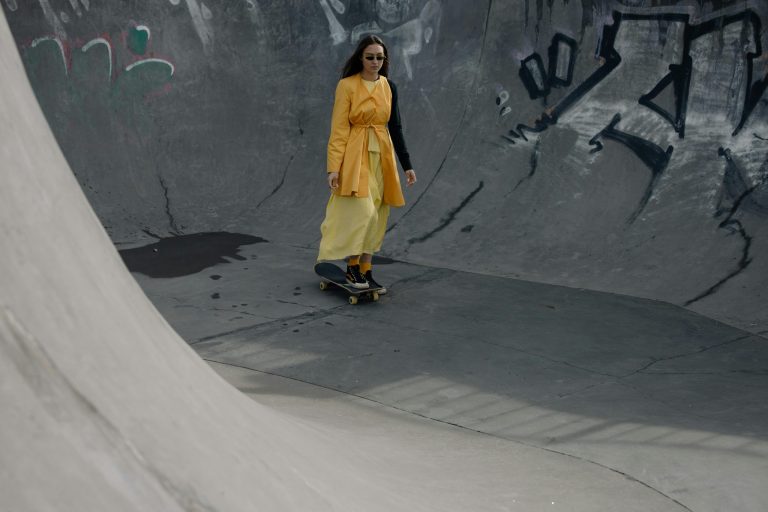 The Resurgence of '90s Grunge and Its Modern Interpretation