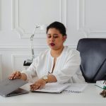 Crowdsourced Financial Advice: Pros and Pitfalls