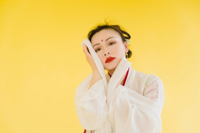 Gender-Fluid Fashion: Breaking Down Traditional Style Barriers